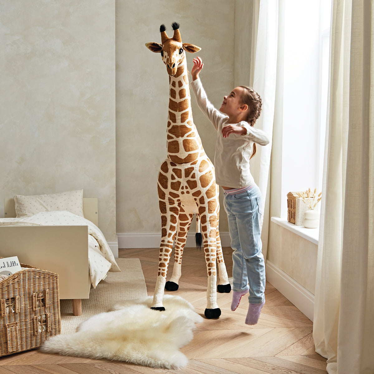 STANDING GIRAFFE 135 CM