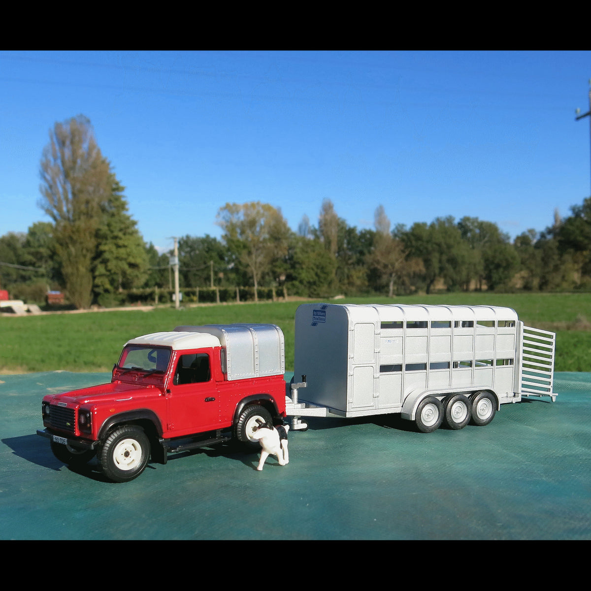 IFOR WILLIAMS LIVESTOCK TRAILE