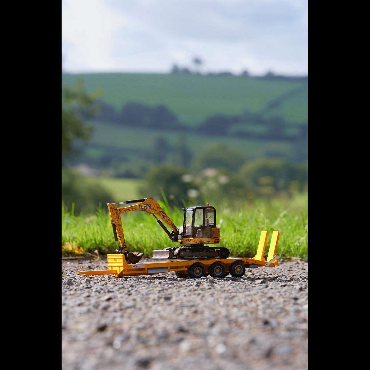 1:32 KANE YELLOW LOW LOADER
