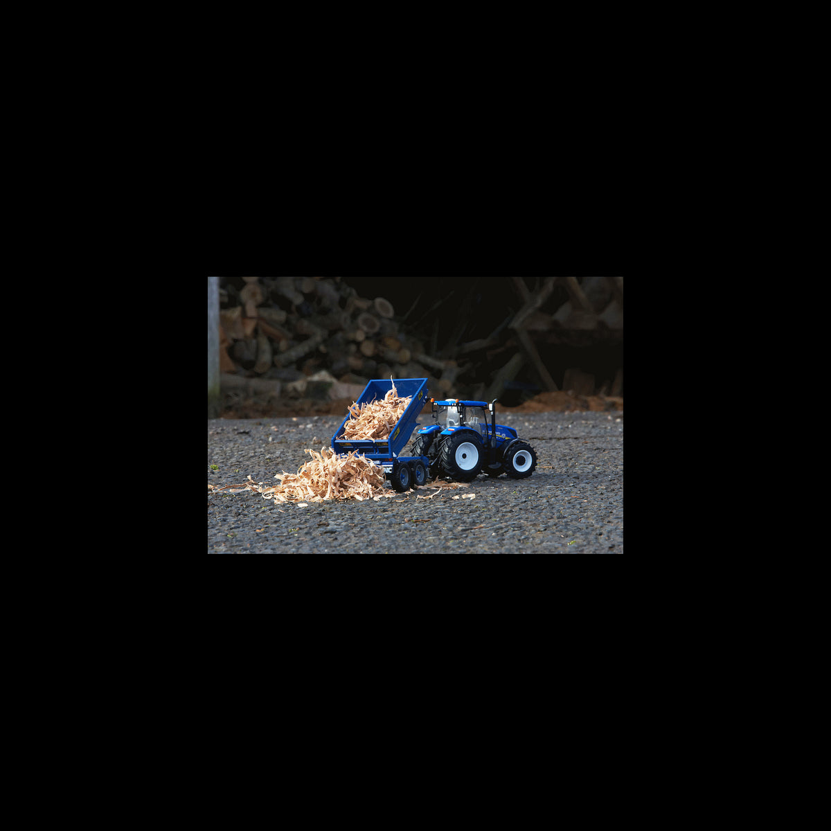 NEW HOLLAND T6 TRACTOR W/TRAIL