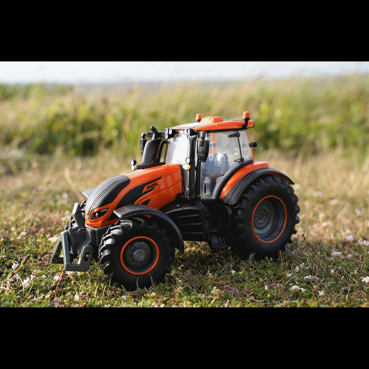 1:32 VALTRA T254 ORANGE