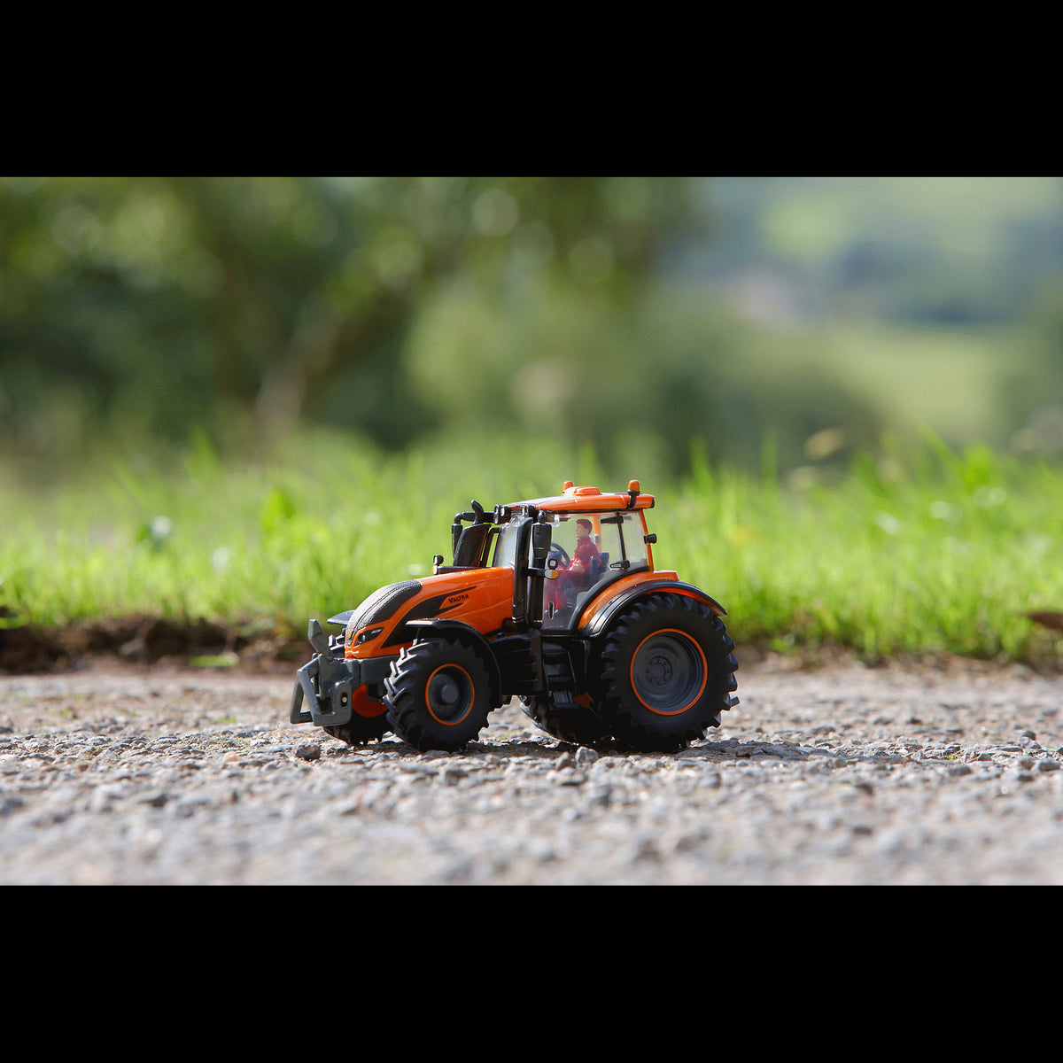 1:32 VALTRA T254 ORANGE