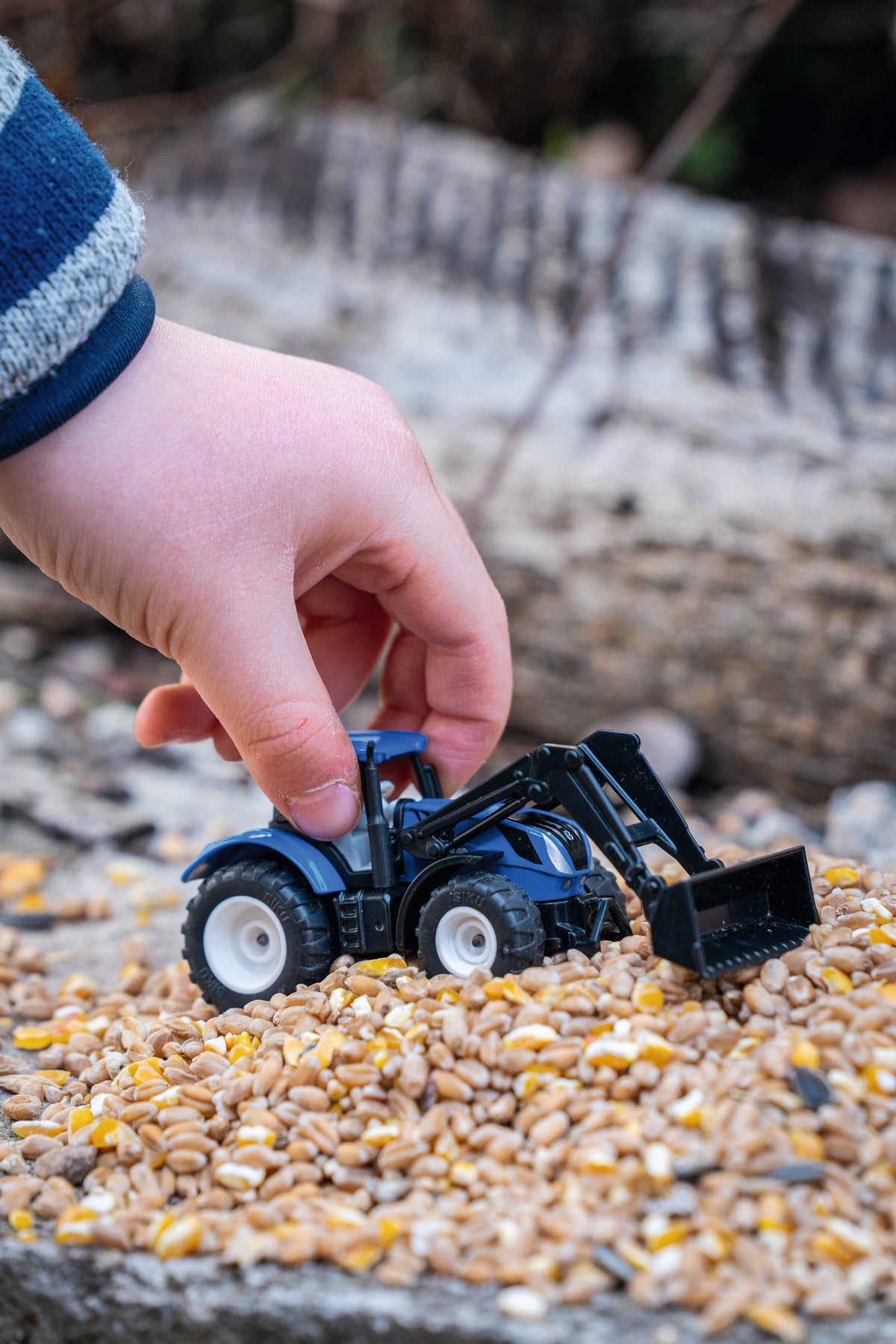 1:87 NEW HOLLAD W/FRONT LOADER