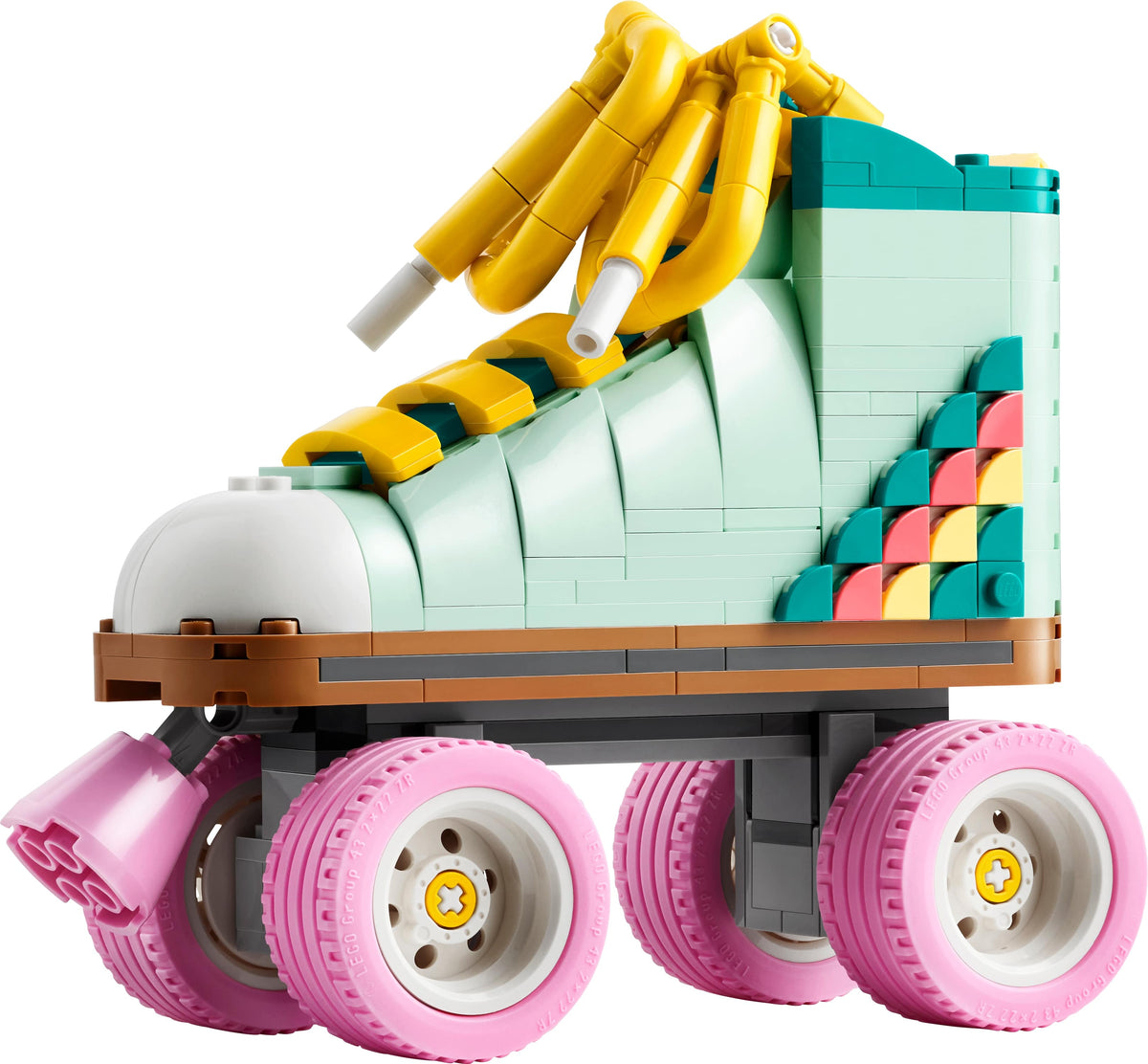 RETRO ROLLER SKATE