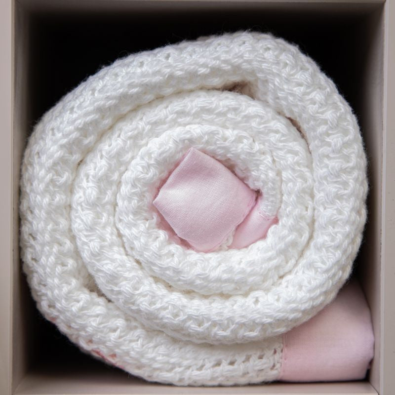 CELLULAR BLANKET PINK TRIM